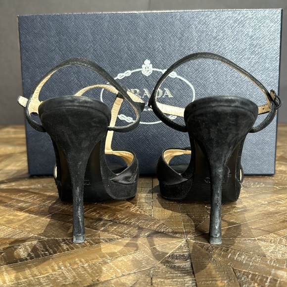 Prada Raso camosc in black US 6 with spare lifts package and original box - Picture 6 of 9